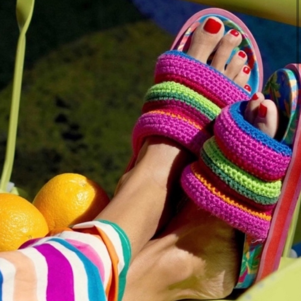 NEW Farm Rio Blue Macaw Crochet Anatomic Slide Sandals Made In Brazil Size 10